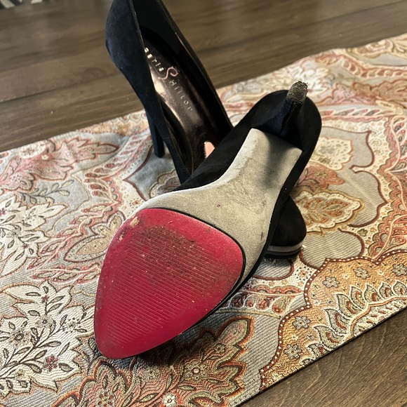 Black/Gray Suede Pumps - Picture 8 of 8